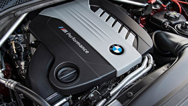 Động cơ Twin-turbo V8 với công suất 455 mã lực và mô-men xoắn 650Nm, cho khả năng tăng tốc từ 0-100km/h trong vòng 4,8 giây và mức tiêu hao nhiên liệu khoảng 9,7 lít/100km.