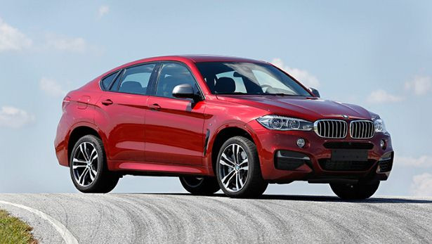 BMW dự kiến sẽ có thêm các phiên bản X6 xDrive35i, sDrive35i (dẫn động cầu sau) và xDrive40d. Tất cả các mẫu BMW X6 2015 đều sẽ được trang bị hộp số tự động 8 cấp Steptronic.