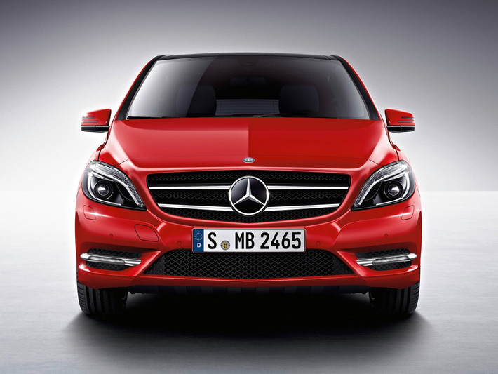 4. Mercedes B-Class vận hành trên động cơ B180 CDI cho công suất 109 mã lực, vận tốc tối đa đạt 189 km/h.