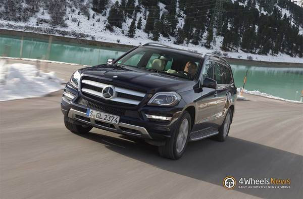 Với mức giá 5,5 tỷ đồng (thấp hơn so với Mercedes GL 500), ngoài việc sở hữu động cơ công suất nhỏ hơn, hệ thống âm thanh Bang & Olufsen BeoSound AMG và tay lái chất liệu gỗ được sẽ là những điều chỉnh kèm theo với mẫu xe này.
