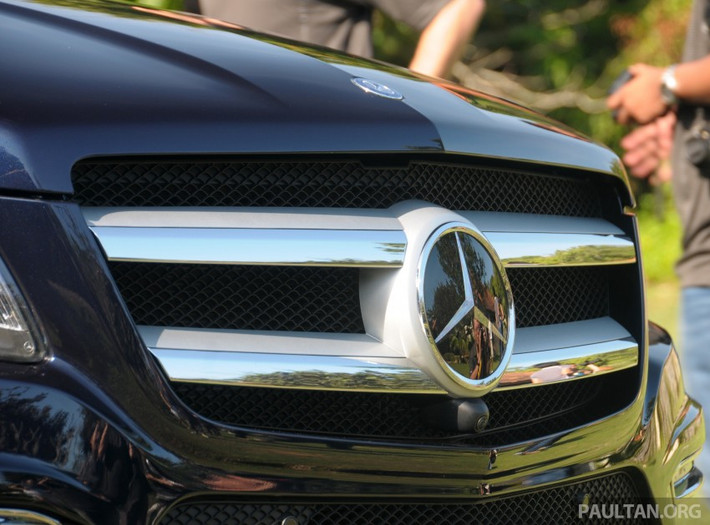 GL 400 sở hữu diện mạo hoàn hảo nhờ gói trang bị bodykit AMG.