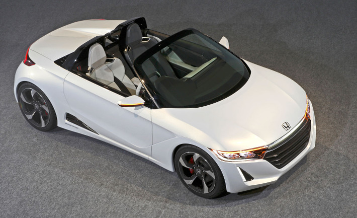 Theo một báo cáo của Motoring.com.au, S1000 sẽ được dựa trên nền tảng Honda S660 ra mắt tại Tokyo Motor Show một năm trước đây.