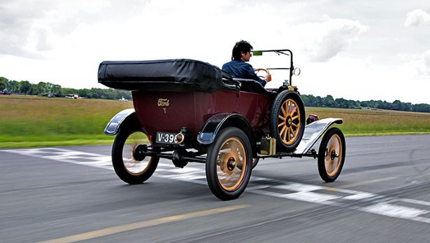 Model T đã thực sự trở thành một cơn sốt với vẻ ngoài khá hài hước, bắt mắt, dễ vận hành và đặc biệt là giá thành hợp lý.