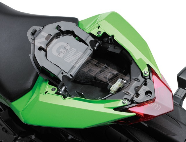 Phần bánh xe, phanh, các bộ phận cấu thành của Z300 cũng được cho là tương đồng với Ninja 300.