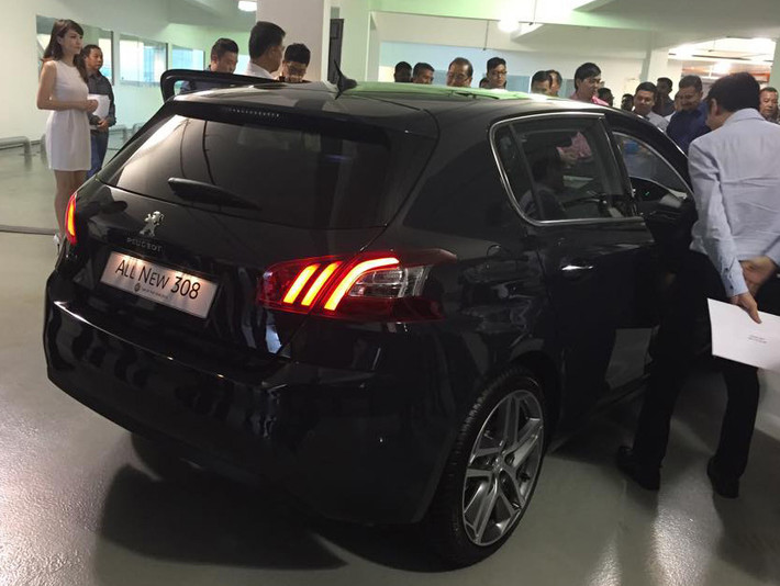 Peugeot 308 sẽ có 2 tùy chọn động cơ 1.6L THP 205 4 xi-lanh công suất 202 mã lực, mô-men xoắn 285 Nm, đi kèm hộp số sàn 6 cấp và diesel 2.0L BlueHDI 4 xi-lanh công suất 178 mã lực, mô-men xoắn 400 Nm, kết hợp với hộp số tự động.