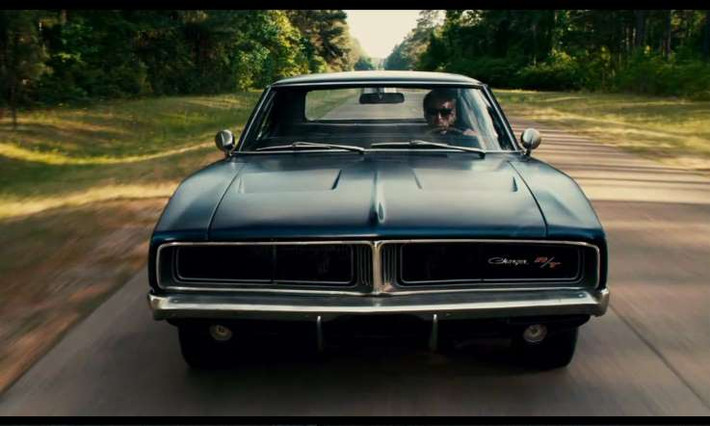 Dodge Charger trong phim "Drive Angry". Đây là một tác phẩm điện ảnh kinh dị nhuốm màu thù hằn. Nhân vật John Milton đã vượt ngục để trả thù cho đứa con gái bị sát hại và giải cứu người cháu gái đang bị bắt cóc. Trong phim, chiếc xe Dodge Charger là một trợ thủ đắc lực cho John.