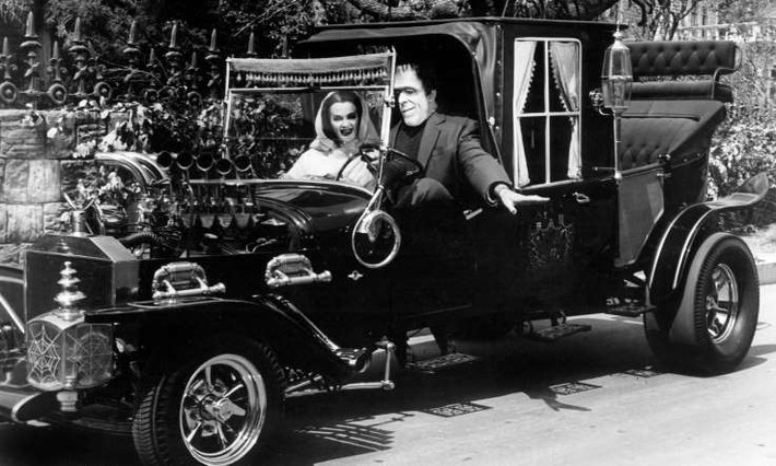 Munster Koach là chiếc xe được thiết kế dựa trên sự pha trộn của Frankenstein cùng các chi tiết từ Ford Model T. Mẫu xe này thường xuyên xuất hiện trong suốt 2 phần của bộ phim "The Munsters" (1964-1966).