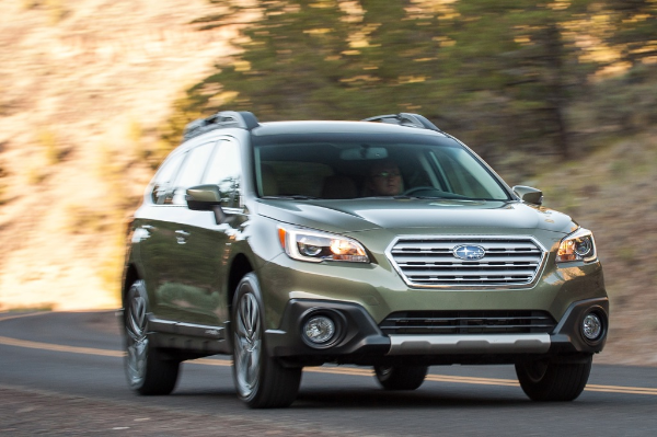 Subaru Outback 2015: Hệ truyền động đến các trục bánh tiên tiến, không gian rộng, động cơ mạnh mẽ, tiết kiệm nhiên liệu là lý do khiến Outback 2015 trở thành một dòng xe ăn khách.