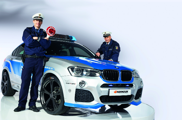 BMW X4 20i có động cơ được nâng cấp từ 181 mã lực lên đến 242 mã lực. Nhờ đó, xe có khả năng tăng tốc từ 0 đến 100 km/h trong vòng 6,7 giây và đạt tốc độ tối đa 212 km/h.