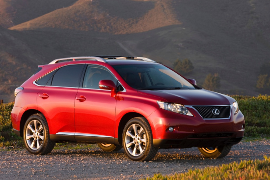 Lexus RX 350 2010-2012: Là một trong những mẫu crossover sang trọng “hot” nhất hiện nay với động cơ 270 mã lực V6. Hệ thống điều hướng hiện đại, hệ thống điều hòa tự động và bộ phận khởi/dừng cao cấp cũng là những yếu tố làm khách hàng của Lexus hài lòng về mẫu xe này.
