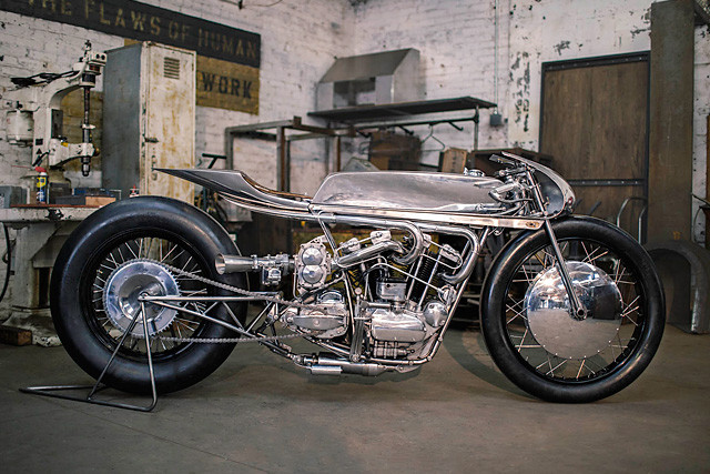 Max, chủ xưởng Hazan Motorworks cho biết, anh bắt đầu chế tạo Harley Ironhead dựa trên ý tưởng tạo ra một chiếc mô tô mạnh mẽ trong dáng vẻ mềm mại của xe đạp.