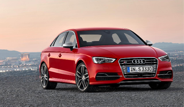 Audi A3 2015 có giá niêm yết 29.900 USD - 38.600 USD (tương đương 634 - 819 triệu đồng) và đạt tốc độ cực tiểu 368 km/h, tốc độ cực đại 528 km/h. Mẫu sedan nhỏ nhất thuộc dòng Audi này sẽ thay thế cho Audi A4.