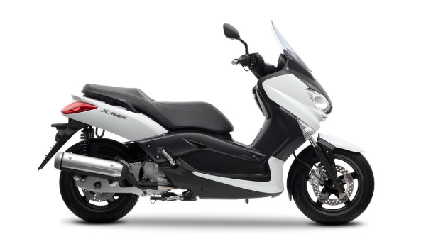 Yamaha X-Max 125: Các đặc điểm cách tân về mặt thiết kế và động cơ giúp X-Max 125 thu hút được nhiều khách hàng hơn. Thiết kế khung xe nhỏ gọn và trườn dài phù hợp với nhiều đối tượng người dùng hơn.