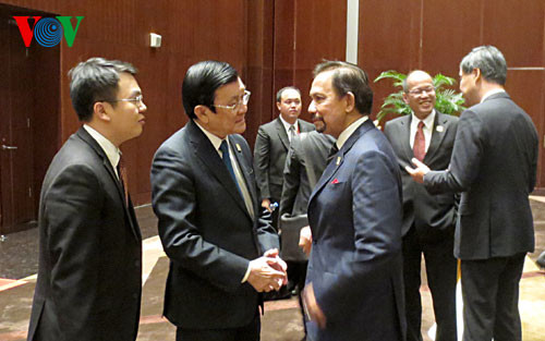 Chủ tịch nước gặp gỡ Quốc vương Brunei Darusalam Haji Hassanal Bolkiah.