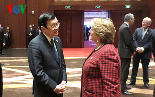 Chủ tịch nước gặp gỡ Tổng thống Chile Michelle Bachelet.