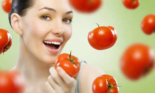 Cà chua. Trong cà chua có thành phần lycopene có tác dụng chống oxy hóa và chống ung thư hiệu quả. Ngoài ra, lycopene còn giúp tăng cường khả năng miễn dịch khi mang thai và hỗ trợ bé chống chọi bệnh tật sau khi chào đời.