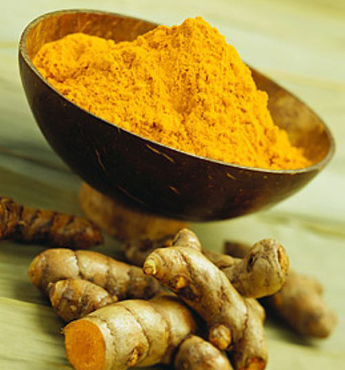 Bôt nghệ. Trộn bột nghệ, long não bằng nhau cùng với gel lô hội sau đó dán trên giày cao gót rất tốt cho gót chân bị nứt.