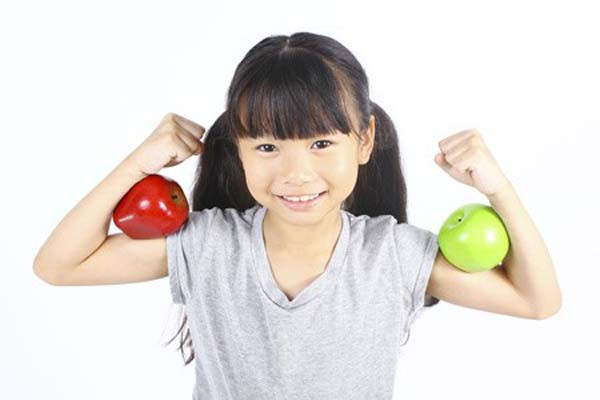 4. Tùy theo từng độ tuổi mà mẹ sẽ phân chia bữa sáng phù hợp cho con. Đối với trẻ từ 1 đến 10 tuổi, những năm đầu đời rất quan trọng. Mẹ cần bổ sung nhiều protein và can xi để tăng chiều cao và thể lực.