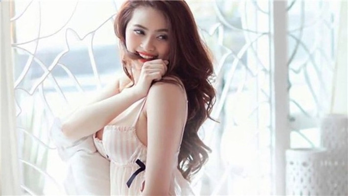 Diễn viên, người mẫu Ngọc Miu trượt dài khi cặp với trùm ma tuý: Vũ Hoàng Anh Ngọc (27 tuổi, hot girl Ngọc Miu) từng là diễn viên, người mẫu khá có tiếng trong giới Showbiz. Cô từng hợp tác với ca sĩ Đan Trường, Cao Thái Sơn... quay MV ca nhạc.