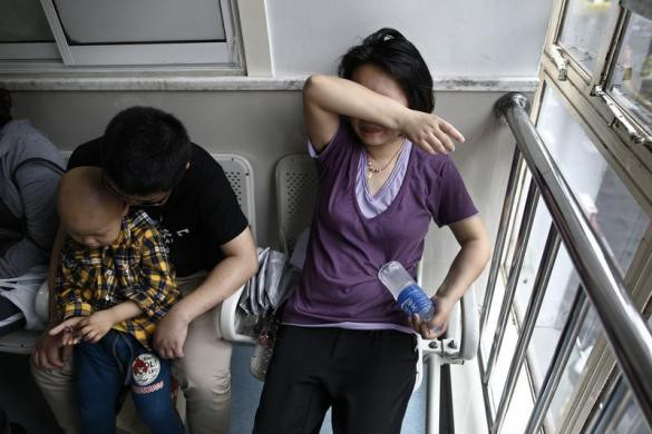 Người mẹ đau đớn khi nhận được kết quả xét nghiệm của con là ung thư nguyên bào thần kinh giai đoạn cuối.