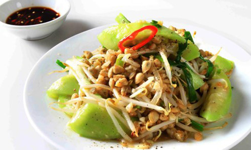Hến xào mướp. Để nấu món này, mướp hương nên chọn trái vừa, không chọn trái già sẽ bị nhiều sơ, dai và không ngọt. Khi xào, bạn nên xào với lửa lớn để các nguyên liệu vừa chín đến, mướp sẽ giữ được màu xanh đẹp mắt mà không bị thâm đen.