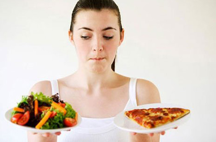 Ngoài ra, một điều quan trọng khác là phụ nữ nên hạn chế lượng calo và sản phẩm chứa chất béo bão hòa cao nạp vào cơ thể. Có nhiều bằng chứng chứng tỏ việc tiêu thụ một lượng nhỏ đường và chất béo động vật sẽ giảm được nguy cơ mắc bệnh.