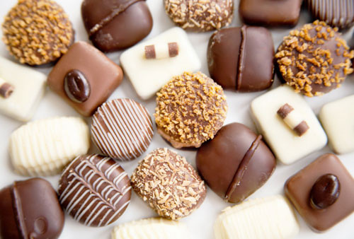 Sô cô la sữa. Sô cô la sữa có quá nhiều calorie, nhưng nếu bạn ăn với mức độ vừa phải thì nó sẽ có lợi cho sức khỏe của bạn. Nhưng nếu bạn thích của ngọt thì nên ăn sô cô la trước khi tập thể dục. Ăn sô cô la sau khi tập thể dục sẽ không đem lại những dưỡng chất cần thiết mà cơ thể bạn cần.