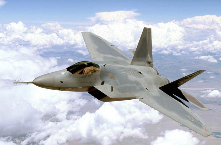 Đây là lần đầu tiên sau 10 năm đi vào phục vụ, F-22 Raptor mới có cơ hội thể hiện sức mạnh không đối thủ của mình.