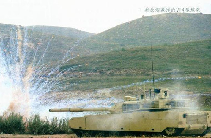 Thử nghiệm phóng đạn khói gây nhiễu. Hiện tại vẫn không rõ quân đội Trung Quốc có mua mẫu xe tăng này hay không. Nếu PLA mua nó sẽ tạo thêm nhiều cơ hội hơn trên thị trường xuất khẩu.