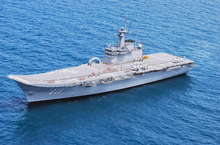 HTMS Chakri Naruebet là tàu sân bay độc nhất ở khu vực Đông Nam Á, thuộc sở hữu của Hải quân Thái Lan. Tuy vậy, do tình hình kinh tế khó khăn khiến chiếc tàu này ít khi hoạt động. Dẫu vậy, lần xuất hiện trong cuộc tập trận này chứng tỏ rằng Thái Lan bắt đầu đưa tàu sân bay này tái xuất.