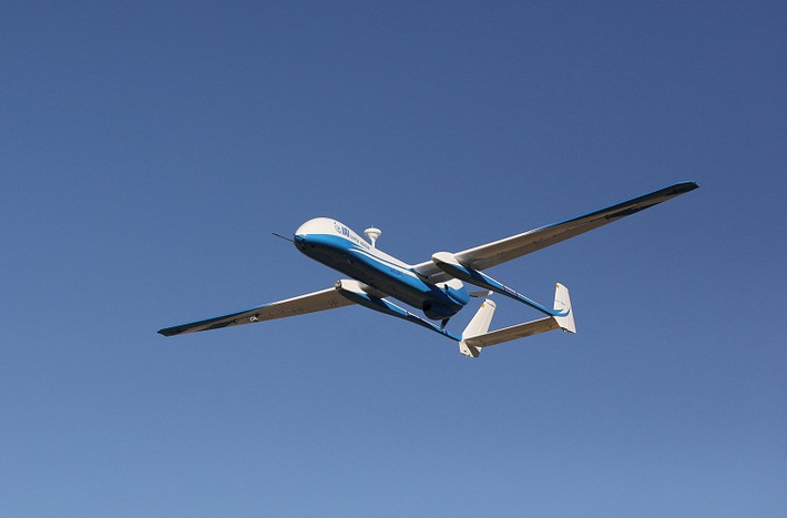 Siêu UAV Super Heron: đây là một trong những mẫu máy bay không người lái lớn nhất thế giới do Israel chế tạo, từ lâu nước này đã được biết tới là quốc gia đi đầu trong sở hữu công nghệ phát triển máy bay không người lái. Và việc nước này triển khai Super Heron trong các hoạt động ngăn chặn IS ở Trung Đông là điều đương nhiên.