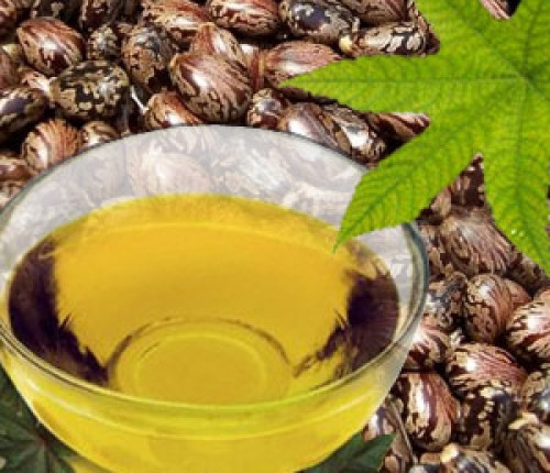 Dầu hại cải + dầu thầu dầu + dầu ô liu: Hỗn hợp này tẩy trang cho mắt và môi cực tốt. Bạn cần chuẩn bị: 1 muỗng canh dầu cây hại cải dầu (canola oil), 1 muỗng canh dầu thầu dầu, 1 muỗng canh dầu ôliu, 1 chiếc lọ hoặc chai nhỏ, 1 quả bóng bông, Xà phòng hoặc sữa rửa mặt dịu nhẹ.