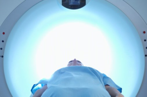 Điều trị i-ốt phóng xạ. Khi mẹ đang điều trị i-ốt phóng xạ, rất có thể i-ốt sẽ nhiễm vào sữa gây tổn hại tới chức năng tuyến giáp của bé. Bởi vậy, sau khi đã điều trị xong, người mẹ nên đi kiểm tra mức độ chất phóng xạ có trong sữa mẹ, nếu mức độ đó không gây ảnh hưởng thì mới tiếp tục cho con bú.