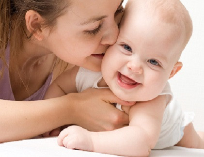 Thêm vào đó, duy trì sự cân bằng về thể chất và tinh thần sẽ góp phần giúp tóc khỏe đẹp hơn. Điều bạn cần làm là luôn giữ tinh thần thoải mái, tránh lo âu căng thẳng quá mức, vận động cơ thể nhẹ nhàng và ngủ đủ giấc…
