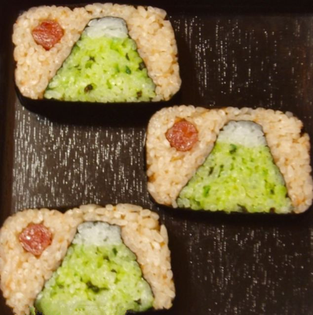 Trên trang web riêng của mình - “Sushi smile of Tama-chan” - đầu bếp tài nghệ này cho biết mục đích chính của cô là nhằm “khuyến khích sự yêu thích và nền giáo dục ẩm thực, muốn mọi người kết nối qua món ăn khôi hài của cô.
