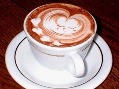 Để hoàn thiện khẩu vị, người ta thường rải lên trên tách cà phê Capuchino là bột ca cao và/hay bột quế.