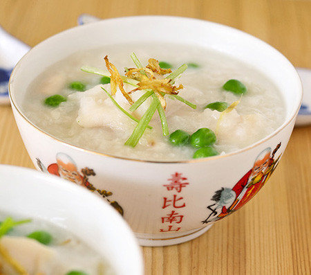 Cháo cá chày: cá chày 1 con (250 - 300g), gạo 100g, hạt tiêu, mắm muối vừa đủ. Cá chày làm sạch, đem nướng trên than hồng, khi cá chín vàng, gỡ lấy thịt nạc ướp mắm muối tiêu, xương cá giã nhỏ lọc lấy nước. Gạo xay thành bột, cho vào nước cá đun nhỏ lửa, cháo chín,, cho thịt cá vào đảo đều, cháo sôi lại là được. Ăn ngày 1 lần lúc đói, cần ăn liền 5 ngày.