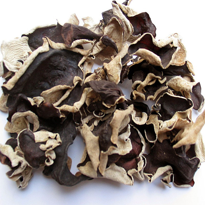 Dạ dày lợn nấu mộc nhĩ: mộc nhĩ 60g ngâm nở, rửa sạch. Dạ dày lợn 2 cái rửa sạch thái miếng, cho hai thứ vào nồi, đổ nước vừa đủ nấu chín, chia ăn trong 2 ngày.