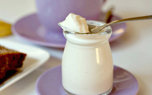 Sữa chua. Ngoài tác dụng hỗ trợ tiêu hóa, sữa chua còn chứa các probiotic quan trọng chống nhiễm trùng đường tiết niệu. Để tránh táo bón, các bà mẹ đang cho con bú nên ăn sữa chua hàng ngày.