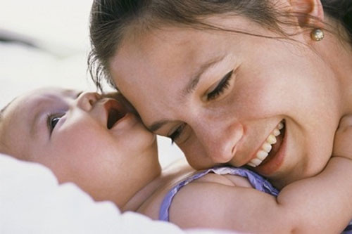 Đẻ nhiều và khoảng cách giữa những lần đẻ sát nhau. Những phụ nữ đã có thai nhiều lần cũng có nhiều nguy cơ bị chửa trứng.