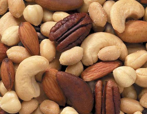 Các loại hạt. Protein là thành phần quan trọng trong việc tạo nên các tế bào cho thai nhi, đứng đầu trong các loại dinh dưỡng cần được dung nạp trong suốt thai kỳ. Vì các bé của bạn tăng trưởng rất nhanh nên nhu cầu về chất đạm (protein) cần tăng khoảng 30% so với bình thường.