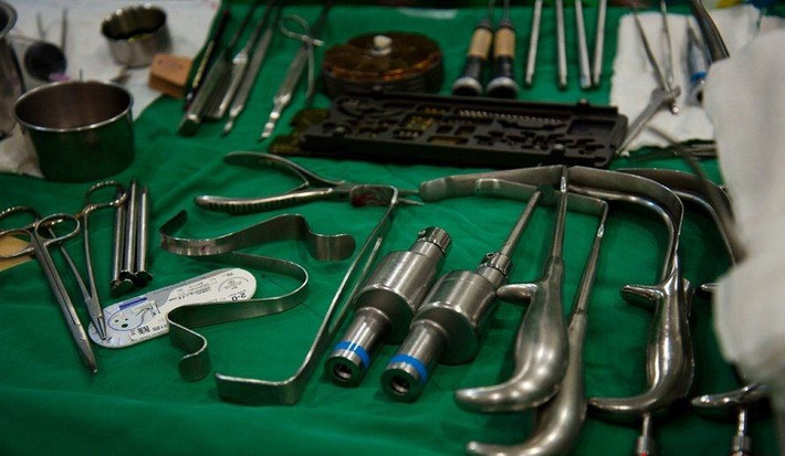 Những dụng cụ kinh dị mà các bác sĩ sẽ sử dụng để chỉnh hình làm đẹp cho bệnh nhân.