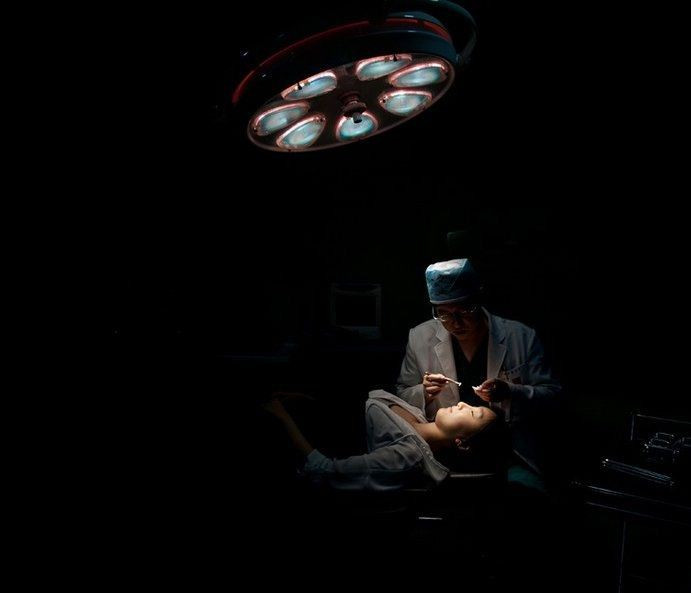 Những người phụ nữ Hàn Quốc đang bị phụ thuộc quá nhiều vào vẻ đẹp "dao kéo".