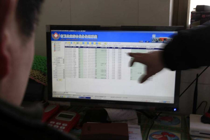 Dữ liệu trên máy tính ghi lại danh tính của những người đã chết vì căn bệnh ung thư trước đó, lý giải vì sao làng Laoguanzui lại được gọi là "Làng ung thư".