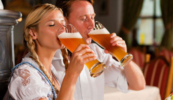 Người thực hành cách giảm cân này sẽ uống rượu thoải mái, ăn uống rối loạn tùy thích, chẳng hạn bỏ đói cơ thể bằng rượu, nhịn đói cả ngày dài sau một đêm uống say...Tuy nhiên, cách này có thể gây ngộ độc rượu, suy yếu hệ miễn dịch...