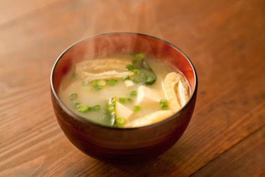 Tương Miso là một loại gia vị, thực phẩm quen thuộc của người Nhật Bản. Miso được làm chủ yếu từ đậu nành cùng với gạo, lúa mạch rồi cho lên men trộn cùng với muối và nấm kōjikin . Sản phẩm lên men sau cùng là một loại sốt đặc sánh dùng để làm tương, nước sốt, hoặc nấu chung với nước dùng dashi để tạo ra món canh miso, món ăn truyền thống của Nhật.