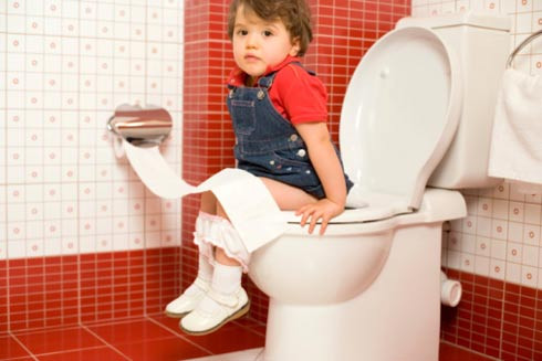 Chúng còn kích thích nhu động ruột, giúp phân nhanh chóng bị loại bỏ khỏi cơ thể, nên trẻ có thể đi tiêu hàng ngày, tránh táo bón. Chất xơ đóng vai trò quan trọng đối với việc tiêu hóa và hấp thụ thức ăn, giúp hệ tiêu hóa hoạt động trơn tru, tăng sức đề kháng và phòng chống các bệnh về đường tiêu hóa.