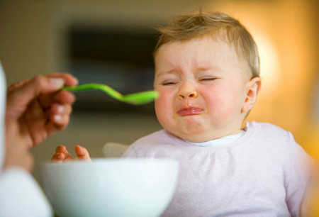 Giảm khả năng miễn dịch. Trái cây và rau quả giàu các thành phần chống oxy hóa (chẳng hạn như vitamin C, beta-carotene). Nếu cơ thể không được cung cấp đủ lượng chất này, các gốc tự do trong cơ thể sẽ có cơ hội phát triển. Lượng dinh dưỡng không cân bằng sẽ làm giảm miễn dịch, khiến bé dễ bị bệnh.