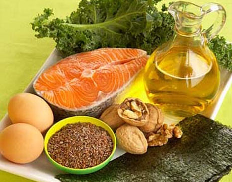 Tăng cường axít béo omega-3. Theo các chuyên gia thì huyết mạch trong buồng trứng là rất nhỏ, điều này làm cho chúng dễ bị tổn thương và lưu thông kém. Hút thuốc, béo phì và chlesterol cao có thể tác động tiêu cực đến các huyết mạch ở buồng trứng vì chúng ngăn chặn hoóc môn và máu lưu thông.