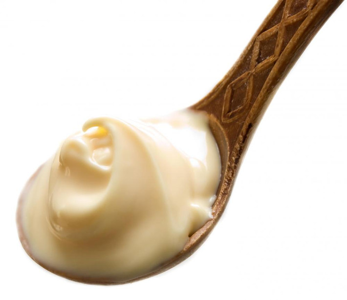 Mayonnaise. Thành phần này có rất nhiều trong các loại mặt nạ tóc DIY bởi chúng dưỡng ẩm cho tóc. Nhưng nó hoàn toàn không dưỡng ẩm cho da theo chiều hướng tốt. Chúng quá chua, quá nặng, gây tắc nghẽn da, không cho lỗ chân lông của bạn thở chút nào.